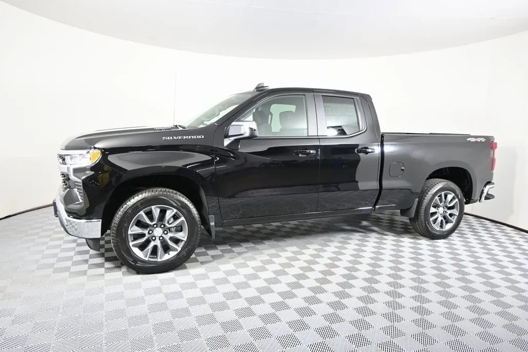 2026 Chevrolet Silverado 1500 LT photo 1