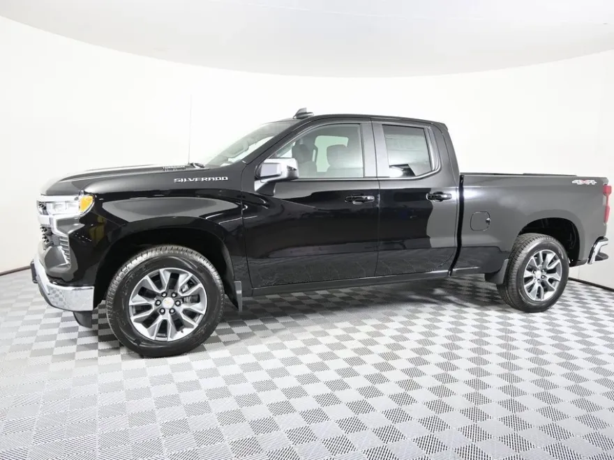 2026 Chevrolet Silverado 1500 LT photo 1