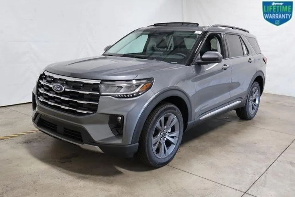 2025 Ford Explorer photo 1