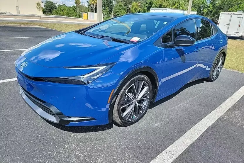 2025 Toyota Prius LE photo 1
