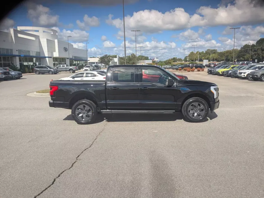 2025 Ford F-150 Lightning photo 1