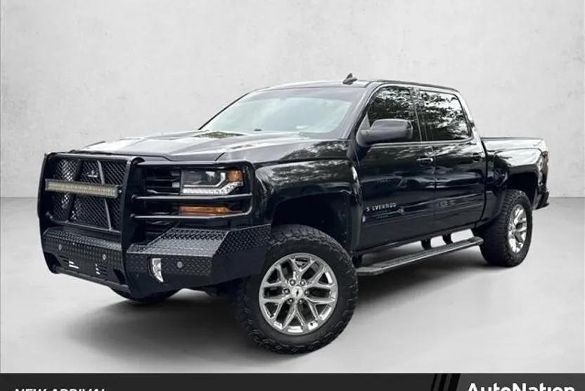 2017 Chevrolet Silverado 1500 LT photo 1