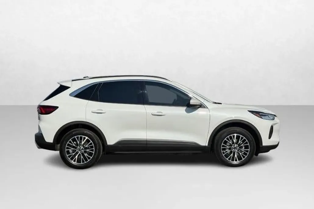 2024 Ford Escape photo 1