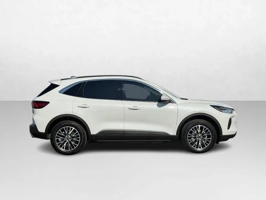 2024 Ford Escape photo 1