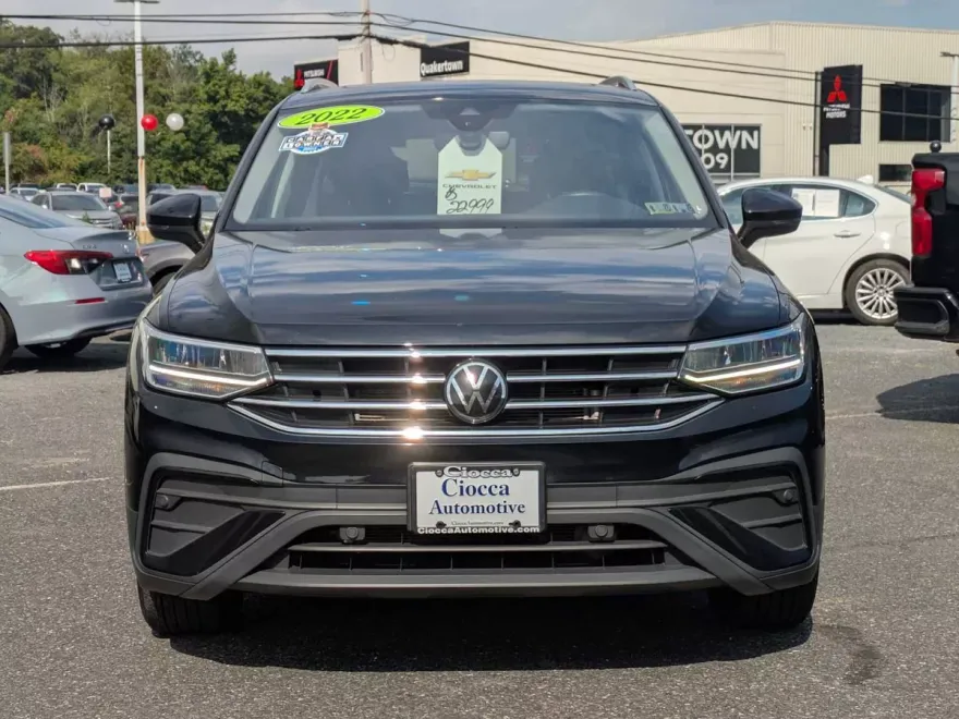 2022 Volkswagen Tiguan SE photo 1