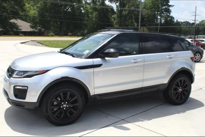 2019 Land Rover Range Rover Evoque SE photo 1