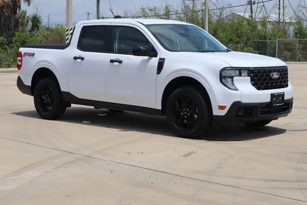 2025 Ford Maverick XLT photo 1