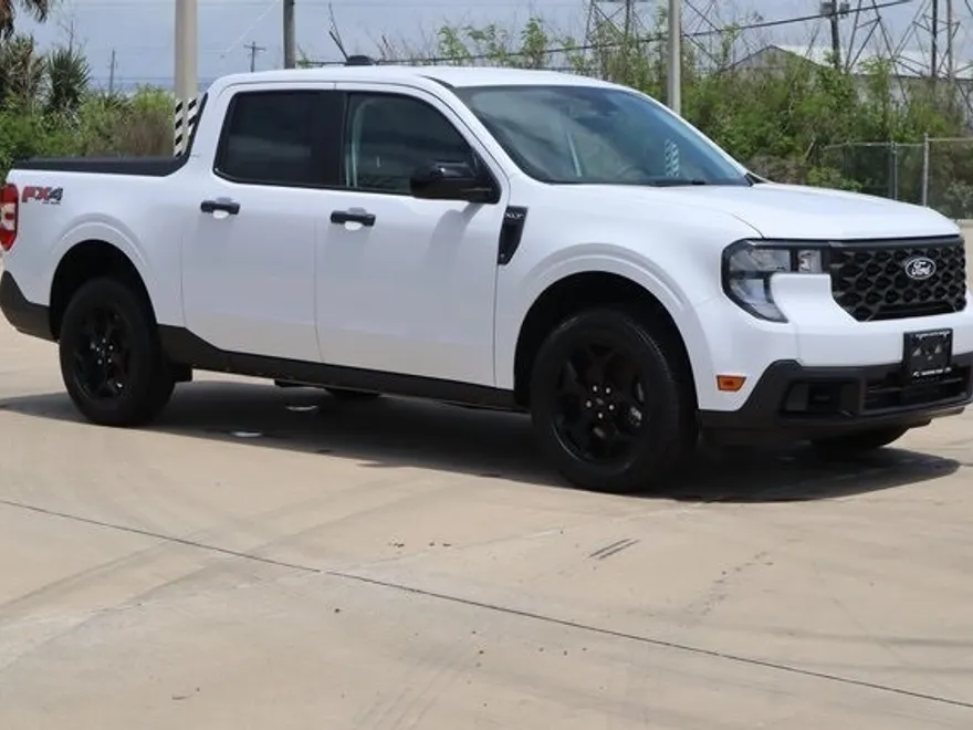 2025 Ford Maverick XLT photo 1