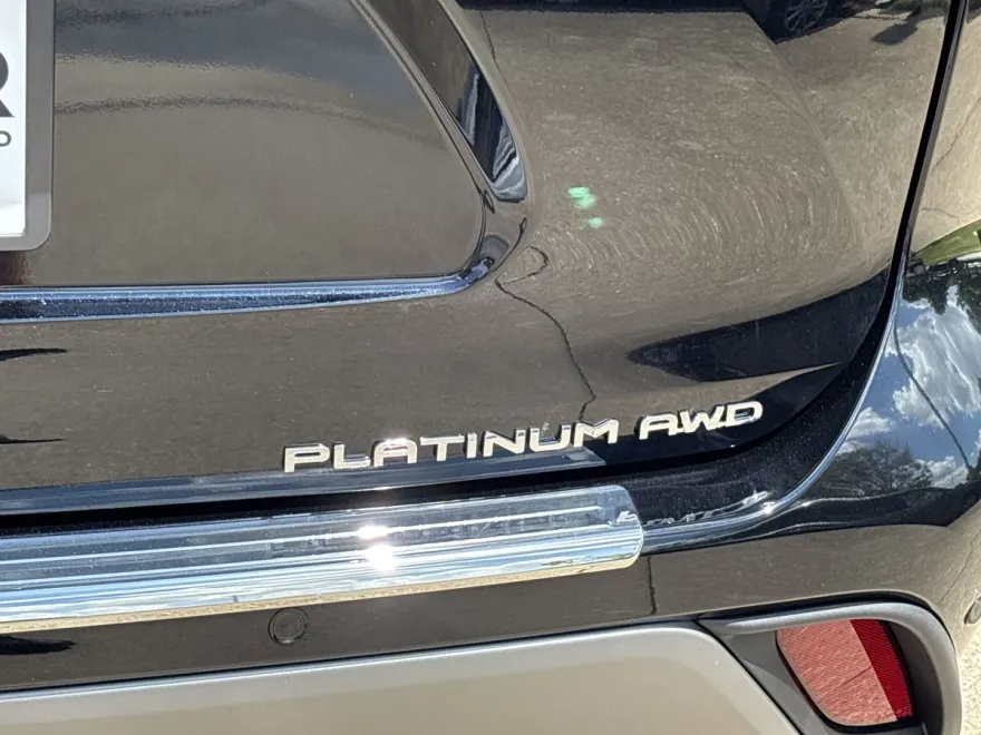 2025 Toyota Highlander Platinum photo 1