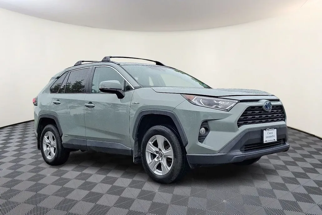 2020 Toyota RAV4 Hybrid XLE photo 1
