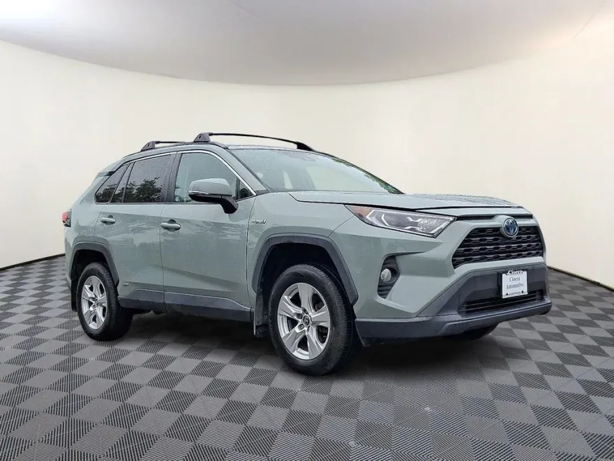 2020 Toyota RAV4 Hybrid XLE photo 1