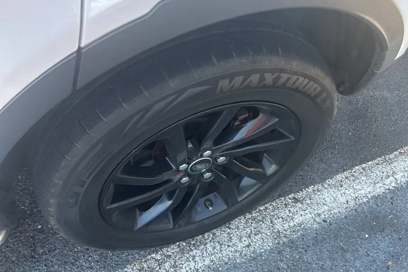 2019 Land Rover Discovery Sport HSE photo 1