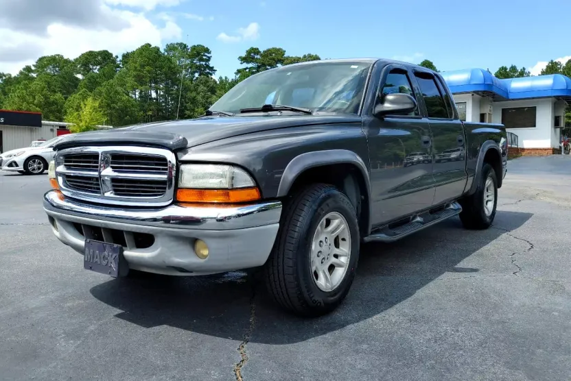 2004 Dodge Dakota Quad Cab SLT photo 1
