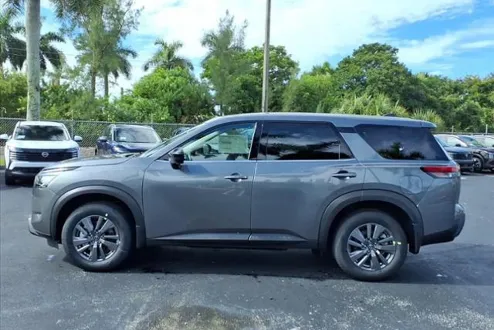 2025 Nissan Pathfinder S photo 2