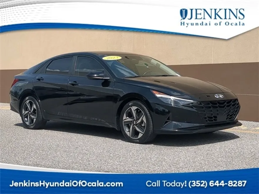 2023 Hyundai Elantra SEL photo 1