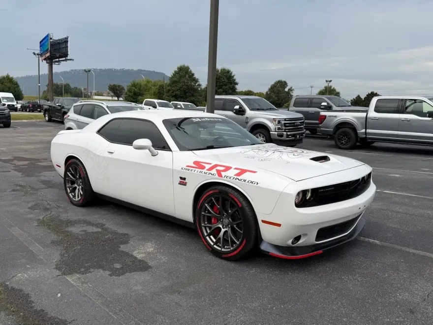 2015 Dodge Challenger SRT8 392 photo 1