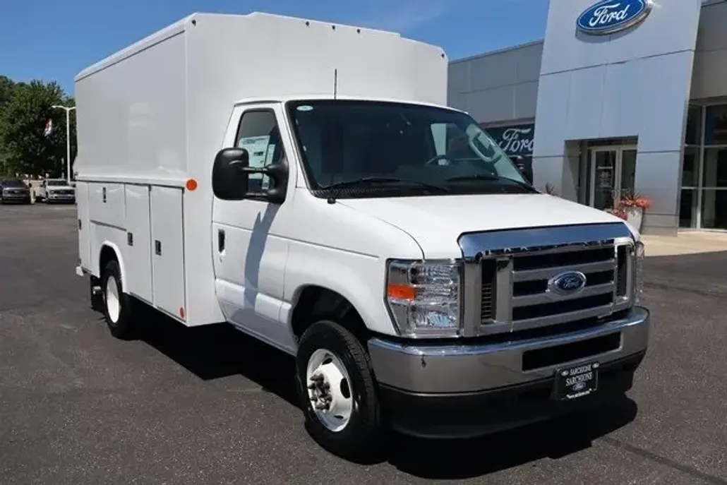 2025 Ford E-350 Base photo 1