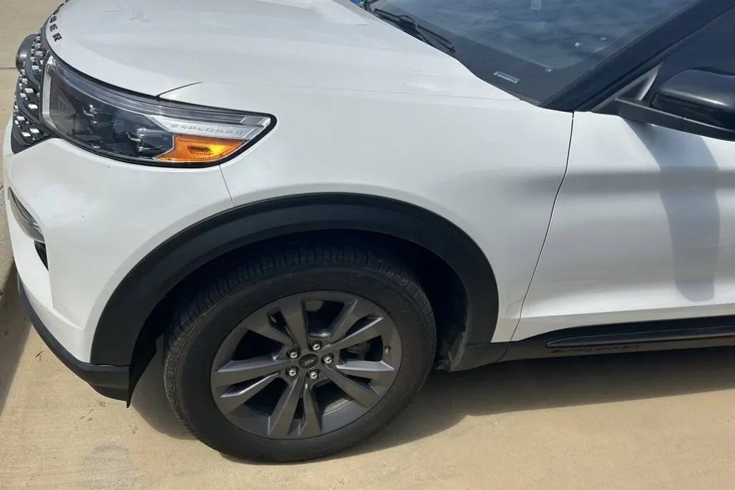 2022 Ford Explorer XLT photo 1