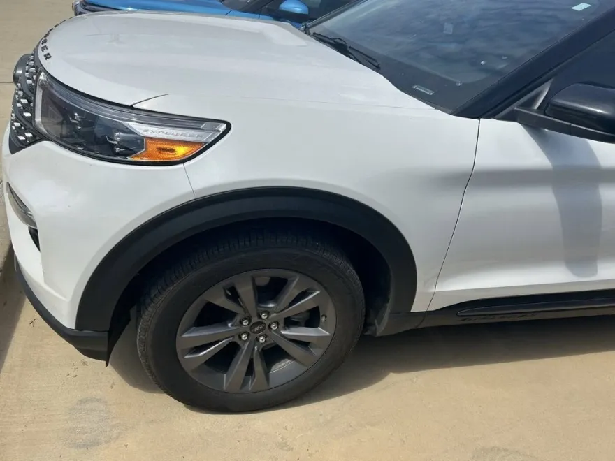 2022 Ford Explorer XLT photo 1