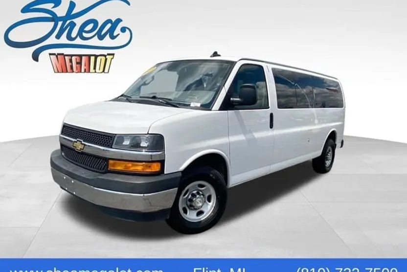 2022 Chevrolet Express Passenger 3500 photo 1