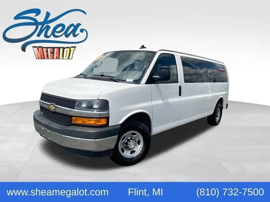 2022 Chevrolet Express Passenger 3500 photo 1