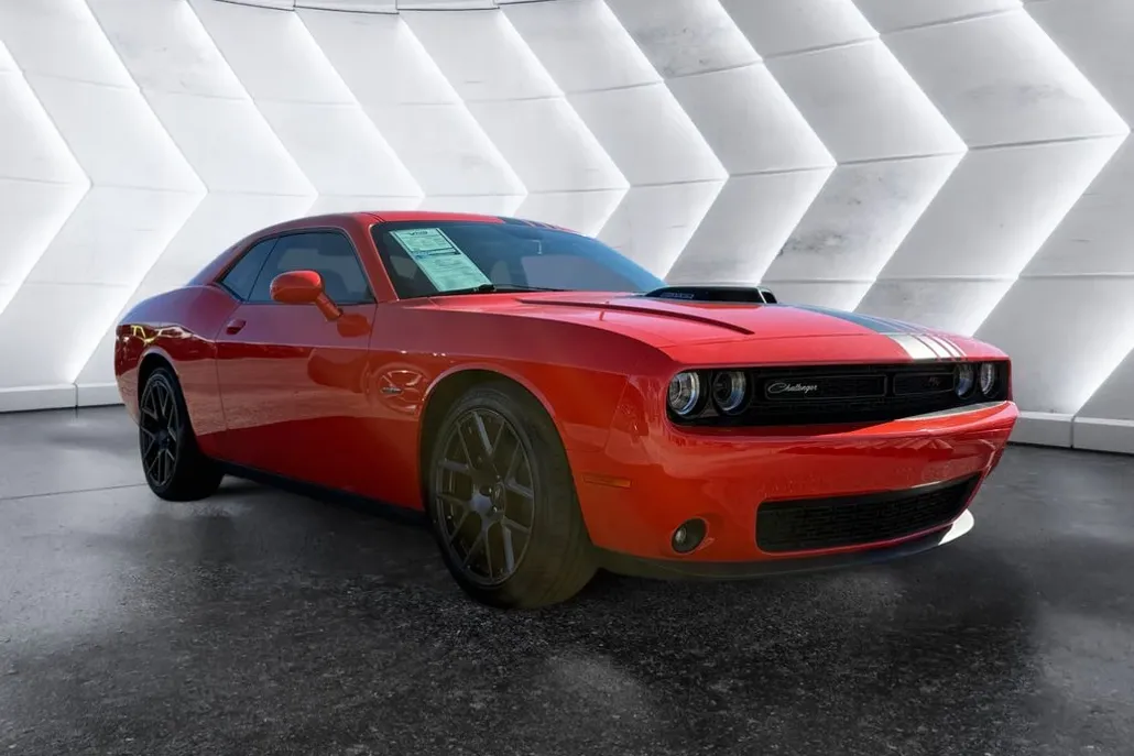 2018 Dodge Challenger R/T photo 1