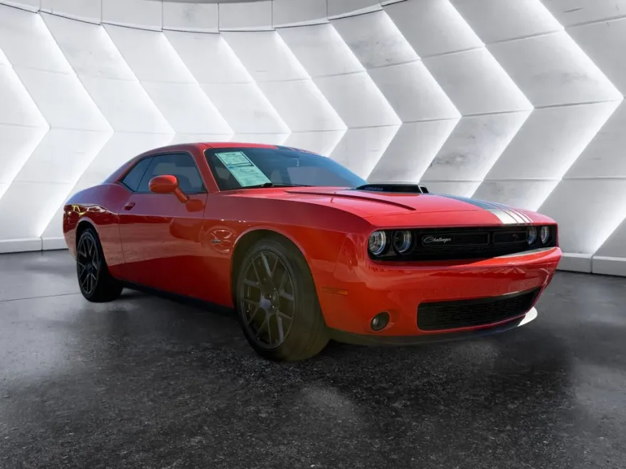 2018 Dodge Challenger R/T photo 1