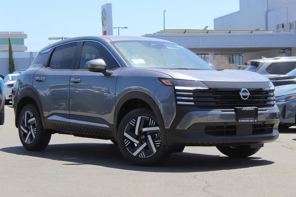 2025 Nissan Kicks SV photo 1