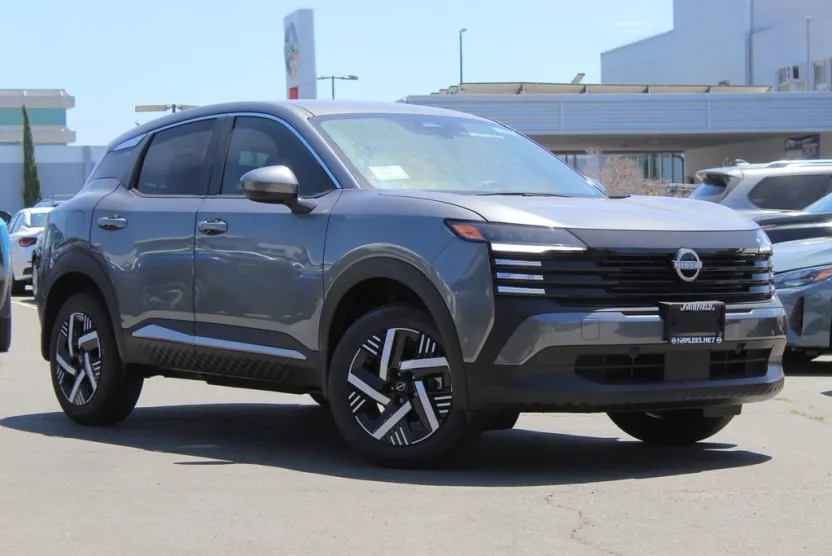 2025 Nissan Kicks SV photo 1