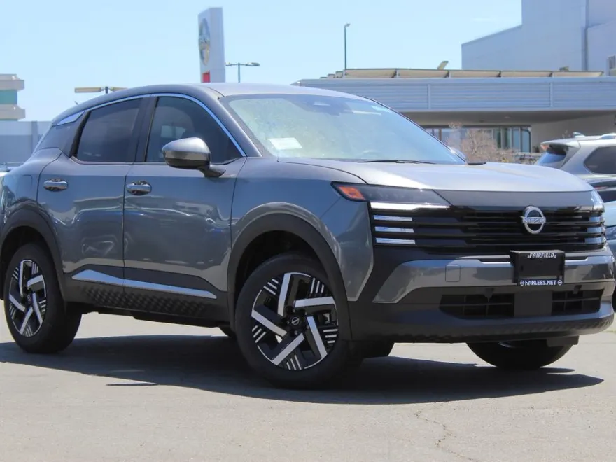 2025 Nissan Kicks SV photo 1