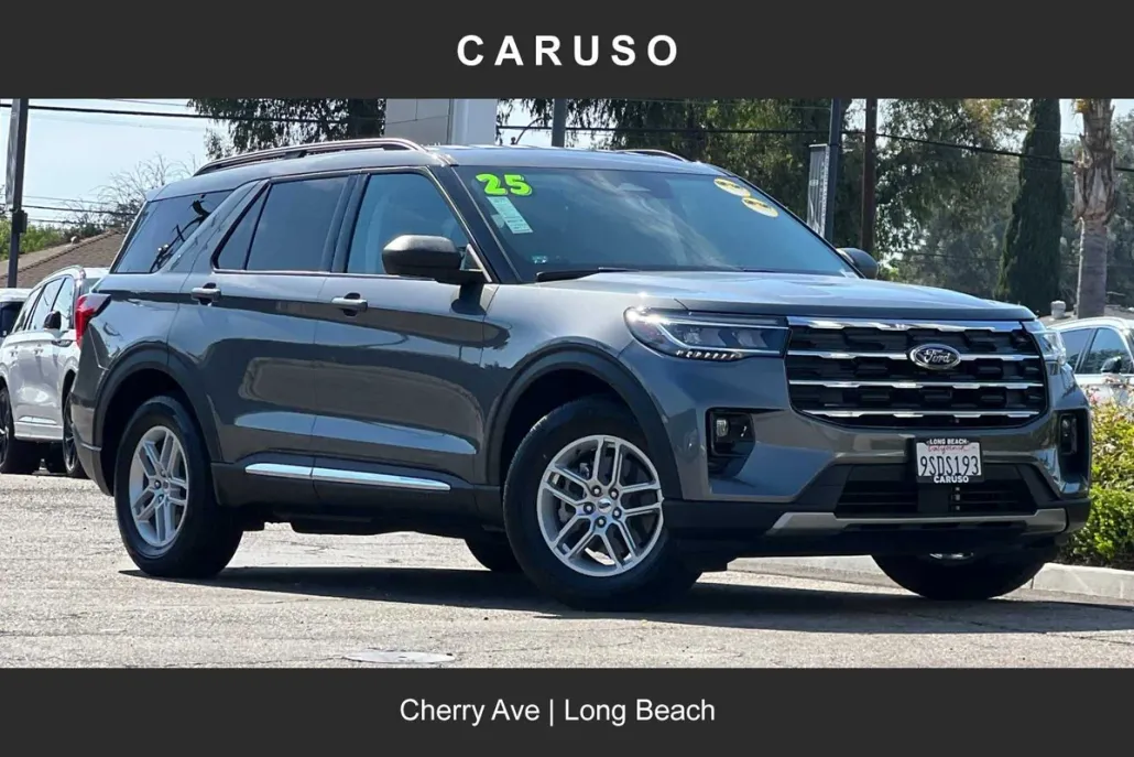 2025 Ford Explorer photo 1