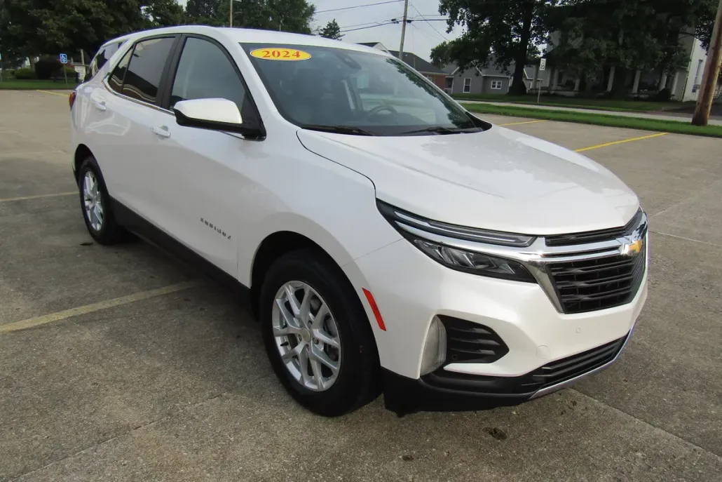2024 Chevrolet Equinox LT photo 1