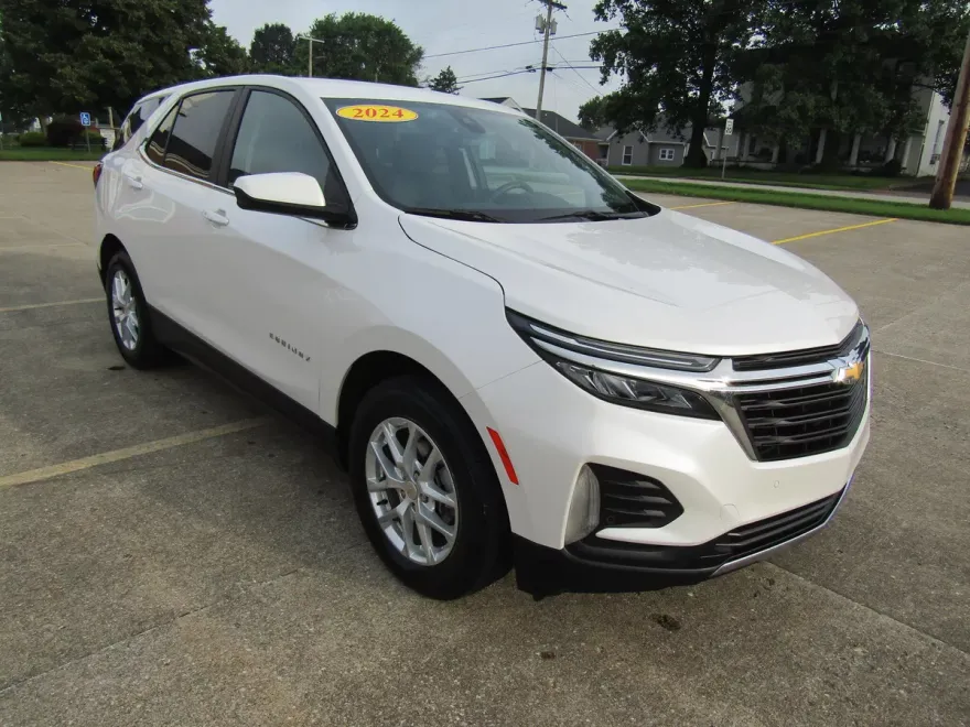 2024 Chevrolet Equinox LT photo 1