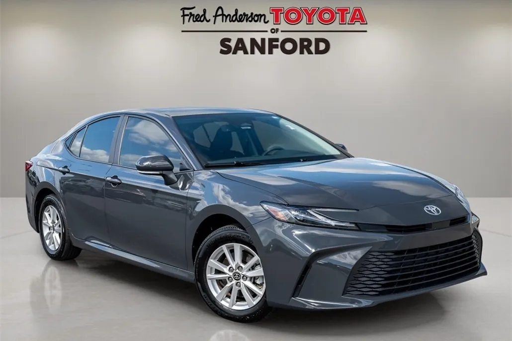2025 Toyota Camry LE photo 1