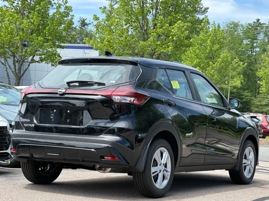 2025 Nissan Kicks Play S photo 1