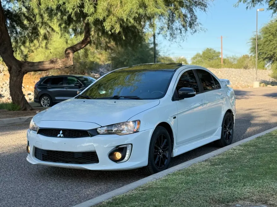 2017 Mitsubishi Lancer photo 1