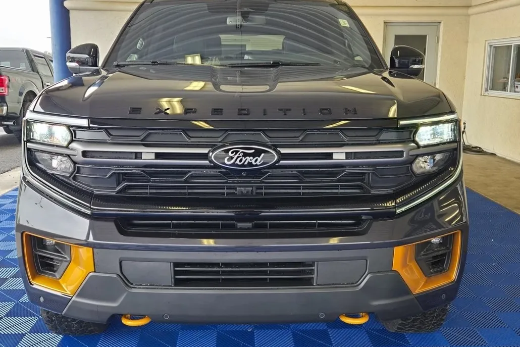 2025 Ford Expedition photo 1
