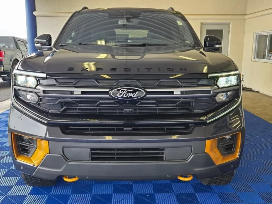 2025 Ford Expedition photo 1