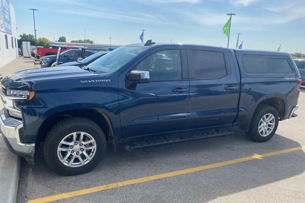 2021 Chevrolet Silverado 1500 LT photo 1