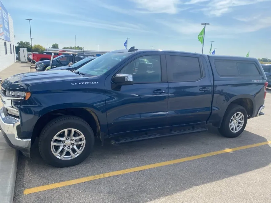 2021 Chevrolet Silverado 1500 LT photo 1