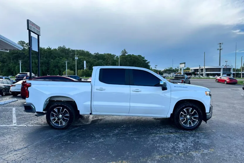 2021 Chevrolet Silverado 1500 LT photo 1