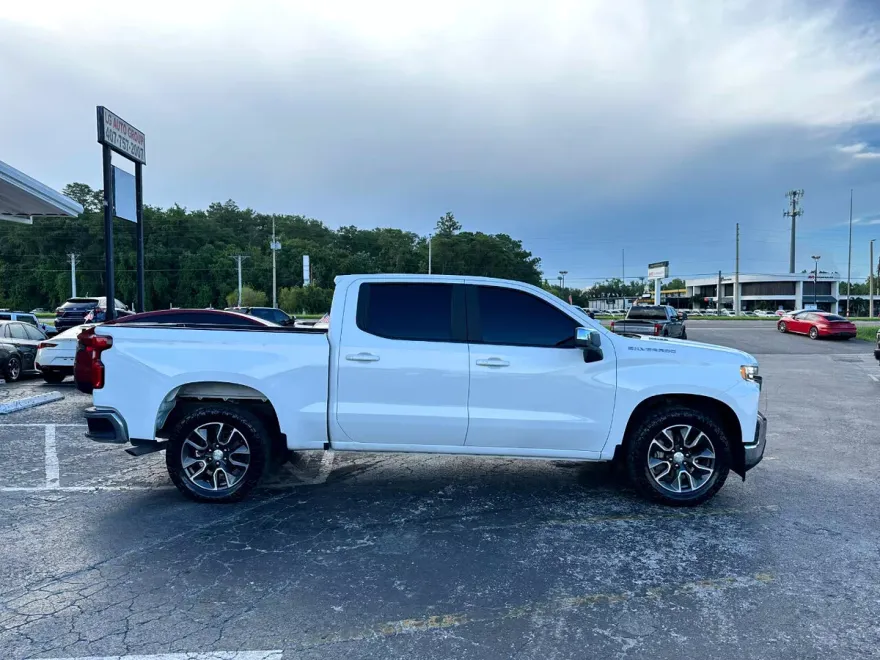 2021 Chevrolet Silverado 1500 LT photo 1