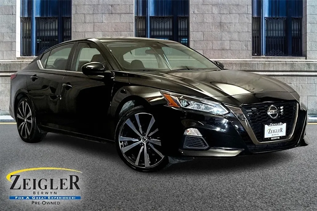 2022 Nissan Altima 2.5 SR photo 1