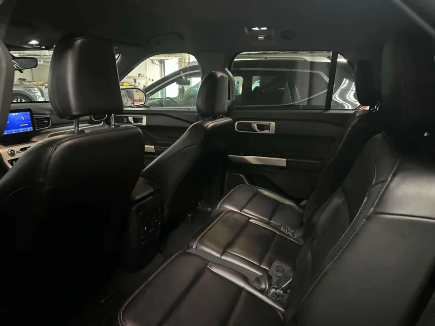 2023 Ford Explorer XLT photo 10