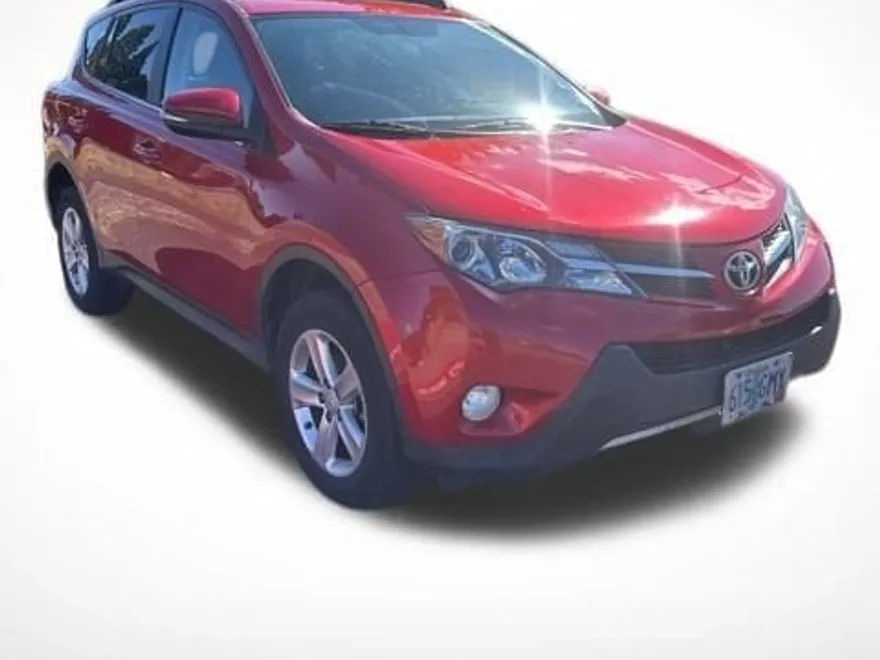 2013 Toyota RAV4 XLE photo 1