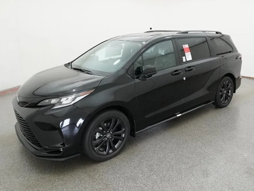 2025 Toyota Sienna XSE photo 1