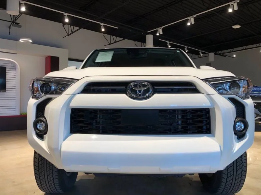 2022 Toyota 4Runner SR5 photo 1