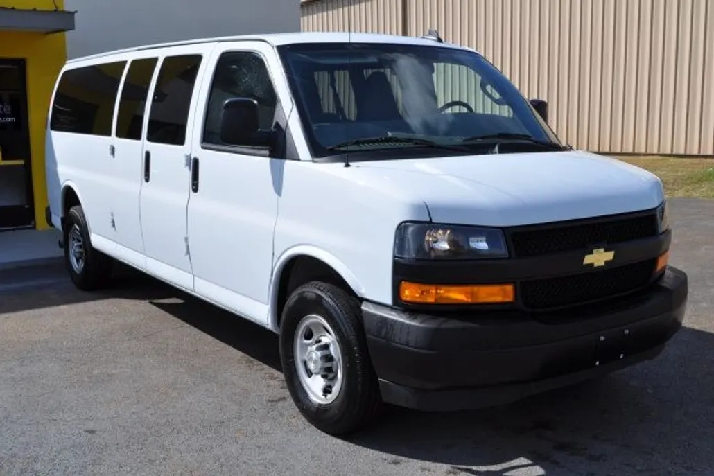 2023 Chevrolet Express LS 3500 photo 1