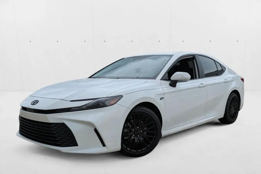 2025 Toyota Camry LE photo 1