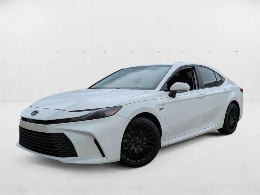 2025 Toyota Camry LE photo 1